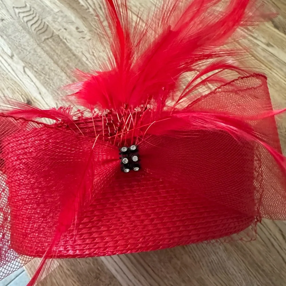 Elegant Red Feathered Fascinator - Picture 3 of 4